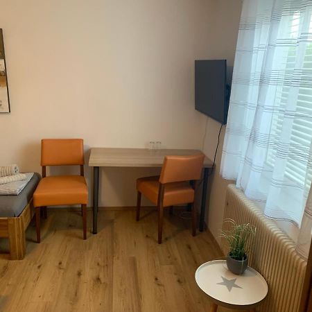 Roccos Raum Hotel Капфенберг Екстериор снимка