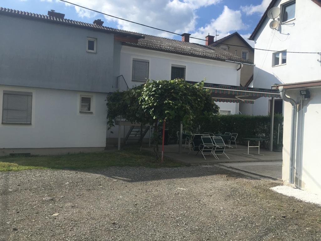 Roccos Raum Hotel Капфенберг Екстериор снимка