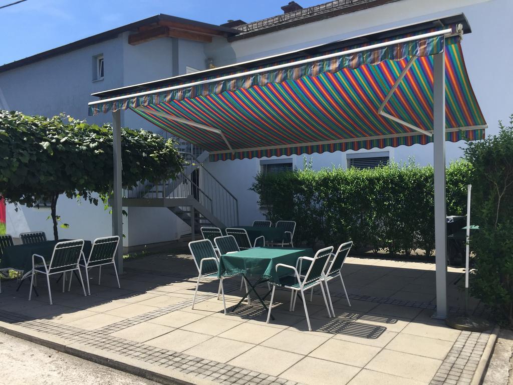 Roccos Raum Hotel Капфенберг Екстериор снимка